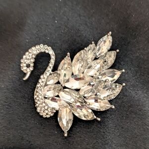 #40. TRENDING! Iconic  Swan Brooch